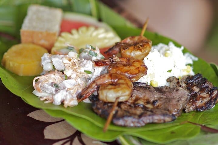 Private Reef Discovery & Luxury Motu Lunch Cruise in Bora Bora Lagoon photo 2