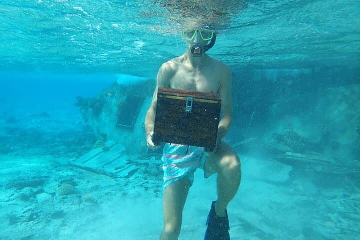 Bora Bora Private Reef Discovery: Luxury Lagoon Treasure Hunt for Kids photo 2