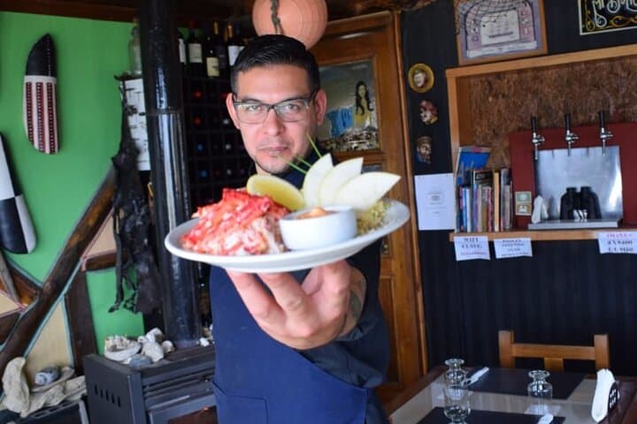 Cook Fuegian King Crab in Puerto Almanza — Beagle Channel Gastronomic Tour from Ushuaia