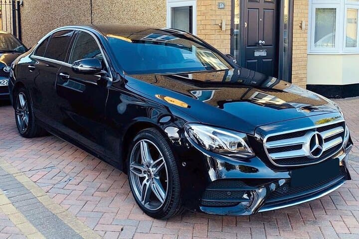 Dubai Private Transfer to DXB Airport in Business Car — Business-Class Meet & Greet