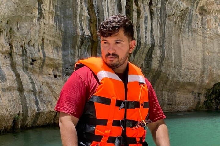 Wadi Tiwi & Bimmah Sinkhole Day Trip: Swim Emerald Pools and Explore Coastal Caves photo 4