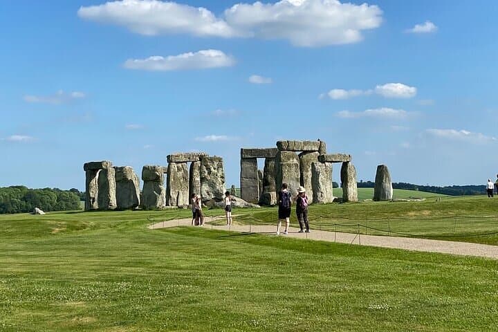 Private Windsor Castle and Stonehenge Day Tour — Skip-the-Line Royal History from London