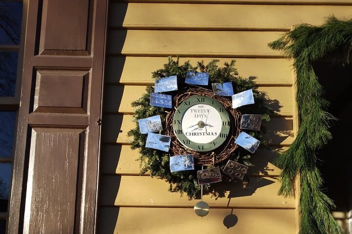 Walk Through an 18th-Century Christmas: Guided Colonial Tour in Williamsburg