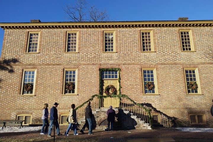 Walk Through an 18th-Century Christmas: Guided Colonial Tour in Williamsburg photo 3