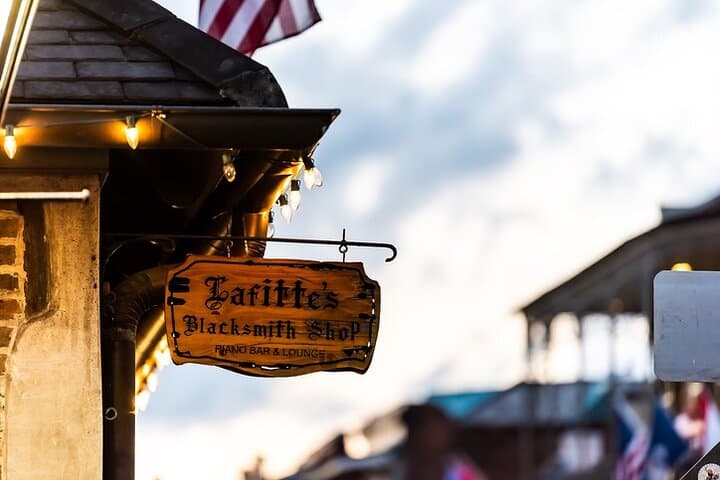 New Orleans Haunted Pub Crawl: French Quarter Ghosts & Historic Bars photo 4