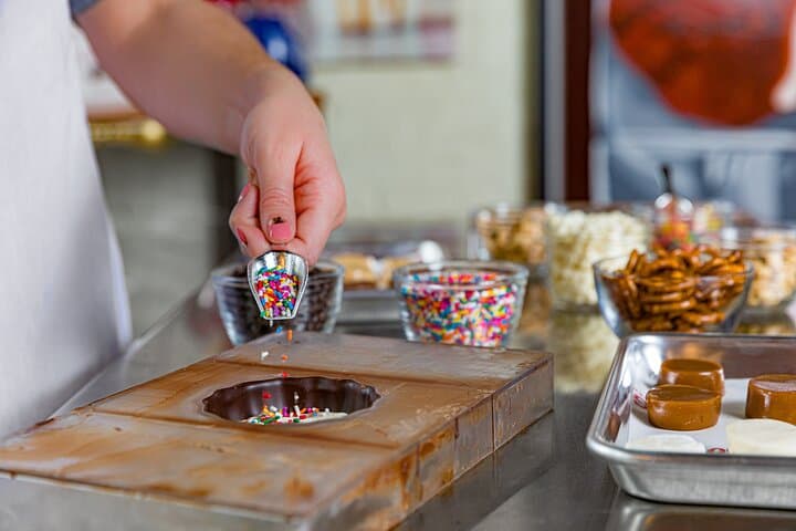 Goo Goo Chocolate Experience Nashville: Hands-On Candy Making Class & Tasting photo 4