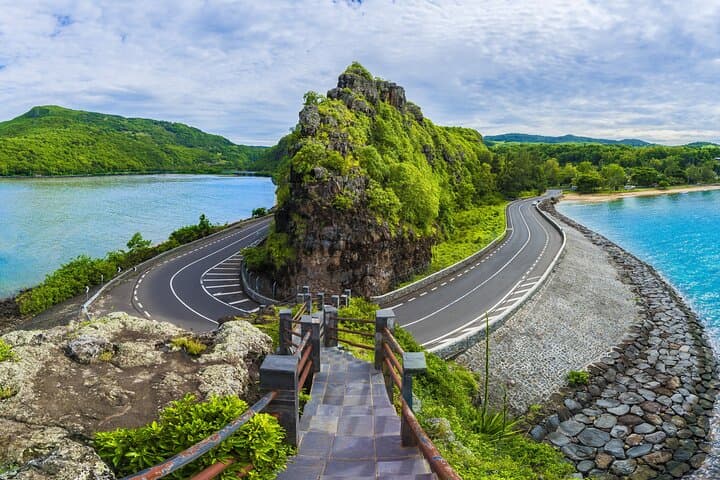 Mauritius Ultimate Day: Swim with Wild Dolphins, Macondé Viewpoint & La Vallée des Couleurs