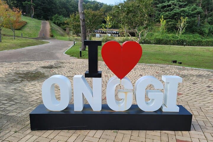 Gijang Onggi Village & Pottery Class from Busan: Market, Kilns, and Hands-On Making photo 3