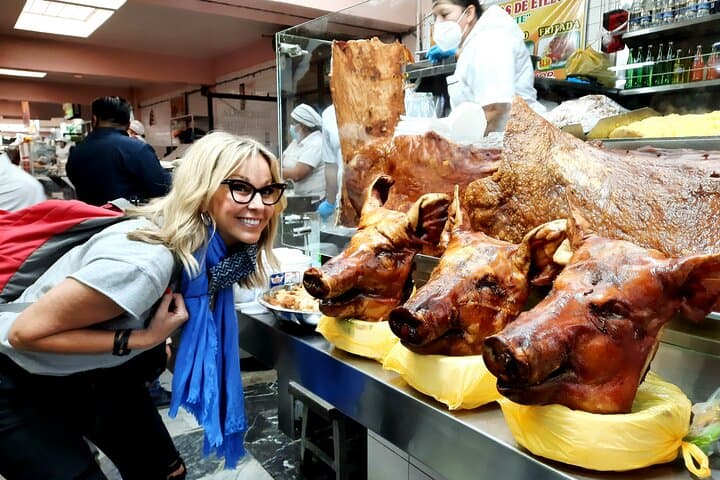 Quito Private City Tour & Food Tasting: Old Town Markets, La Ronda Chocolate and Panecillo Views