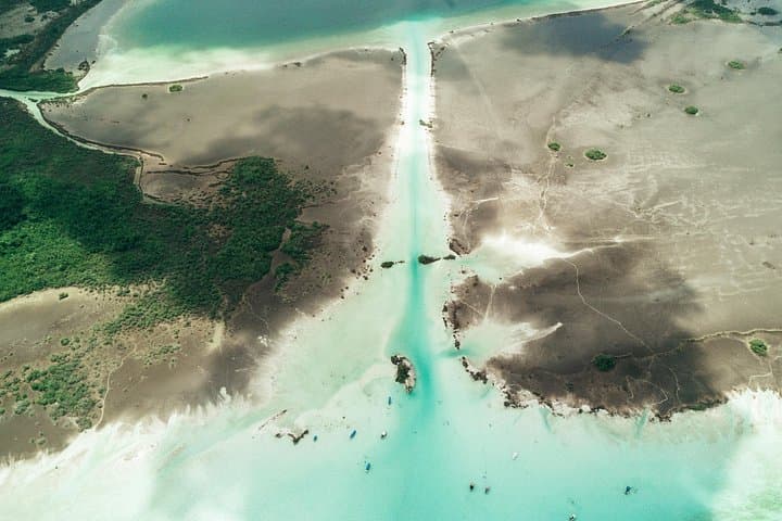 Full-Day Bacalar Lagoon & Pontoon Ride: Cenotes, Fort San Felipe, and the Seven Colors photo 3