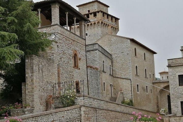 E‑Bike Lake Corbara & Titignano Castle: Umbria Wine‑Tasting Cycle Tour photo 3