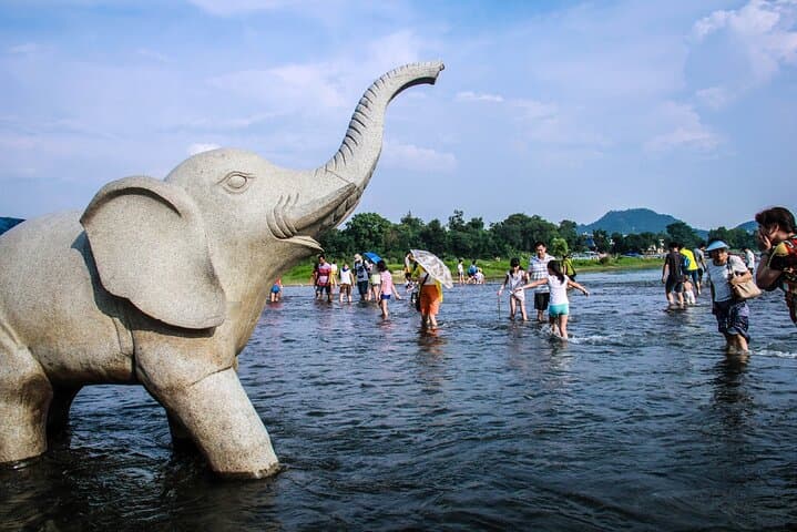 Guilin Full-Day Highlights Tour: Reed Flute Cave, Elephant Trunk & Solitary Beauty Peak photo 4