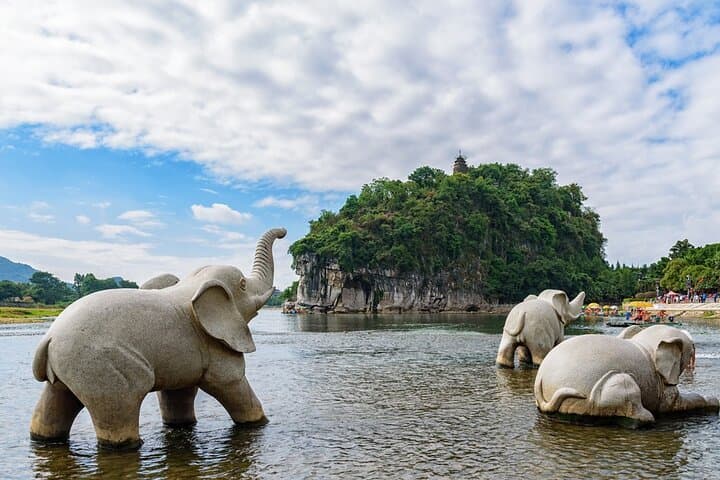 Guilin Full-Day Highlights Tour: Reed Flute Cave, Elephant Trunk & Solitary Beauty Peak