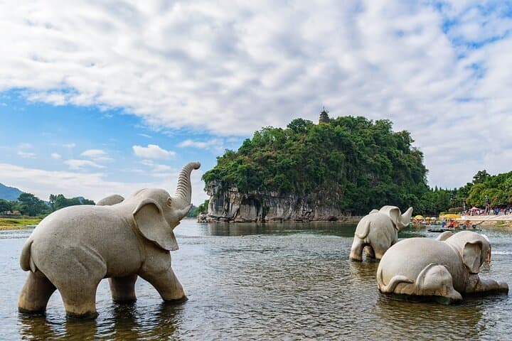 Guilin Essence & Lifestyle Walking Tour — Elephant Trunk Hill, Reed Flute Cave, Fubo Hill photo 4