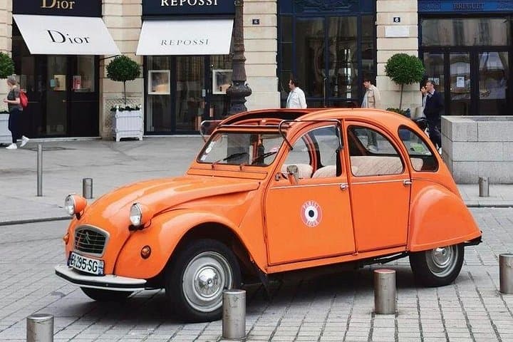 Cruise Paris in a Vintage 2CV: 1-Hour Private Highlights Tour photo 5