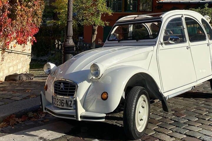 Paris in a 2CV: 2-Hour Vintage Citroën Highlights Tour photo 4