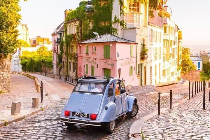 Paris in a 2CV: 2-Hour Vintage Citroën Highlights Tour photo 2