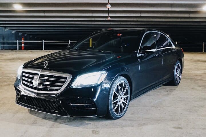 Nashville Airport Chauffeur Sedan Transfer — Private Arrival Transport to Downtown