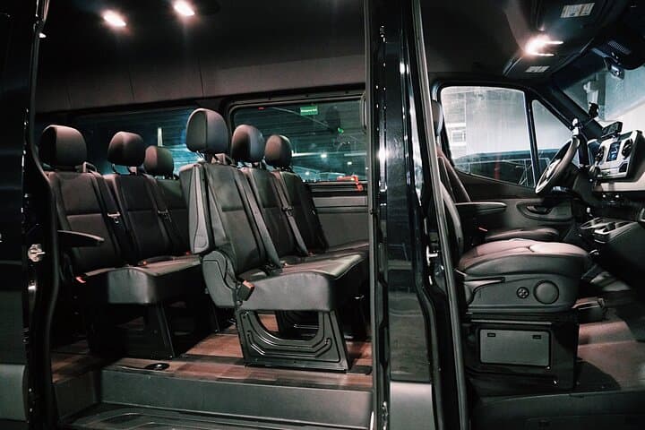 Private New Orleans Chauffeur Airport Transfer — Roundtrip Service photo 3