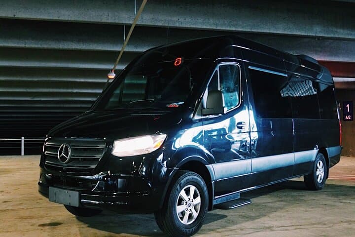 Stress-Free New Orleans Departure: Executive Sprinter Chauffeur Transfer to MSY