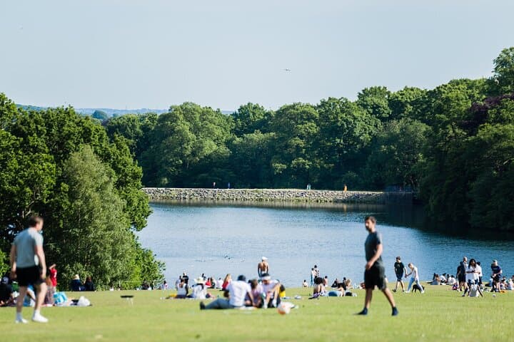 Explore Leeds: Hidden-Gems Treasure Hunt & Big Britain Quiz — 1 Day Pass photo 5