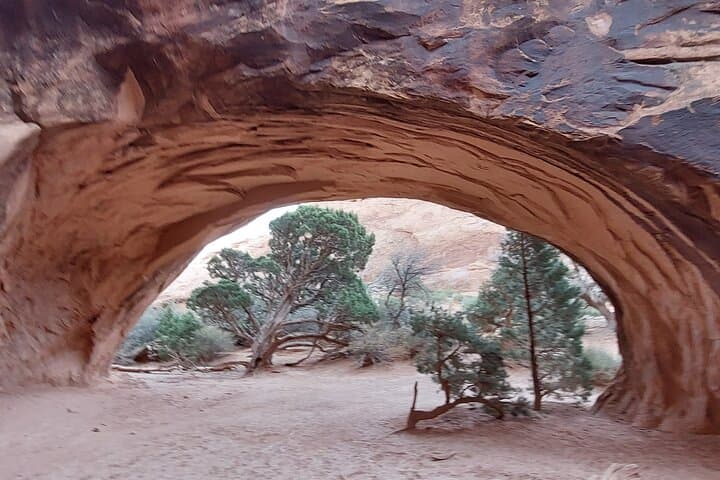 Secluded Arches Sunset Hike: Discover Devil’s Garden’s Hidden High Cliff