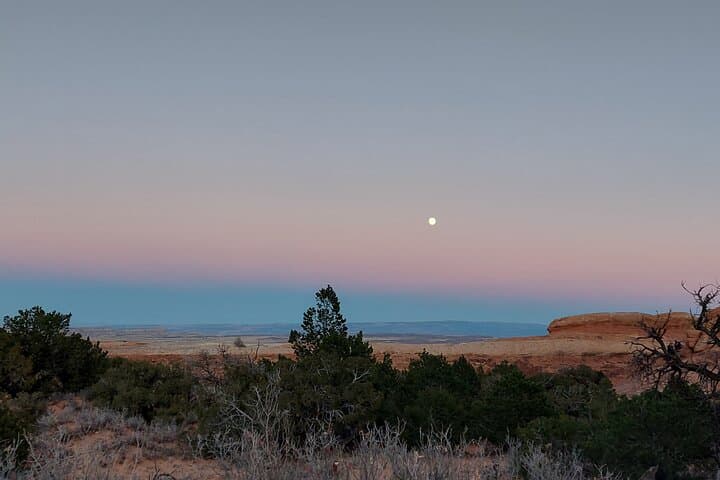 Secluded Arches Sunset Hike: Discover Devil’s Garden’s Hidden High Cliff photo 5