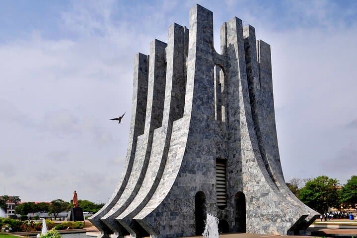Accra Cultural City Tour: SEEGhana — Markets, Monuments & Beach Cinema photo 1