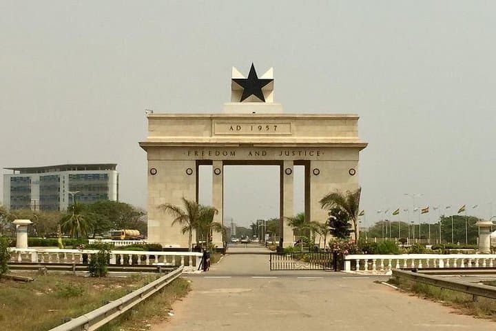 Accra Cultural City Tour: SEEGhana — Markets, Monuments & Beach Cinema photo 3
