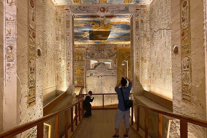 Luxor in a Day: Private Flight Day-Trip to Valley of the Kings, Karnak & Nile Felucca