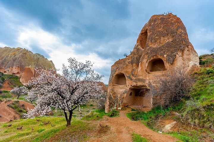 3-Day Cappadocia Adventure: Camel Trails, Cave Hotels & Sunrise Balloons