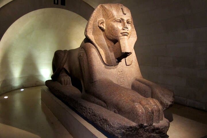 Louvre Museum Private Family Tour & Da Vinci Treasure Hunt photo 3