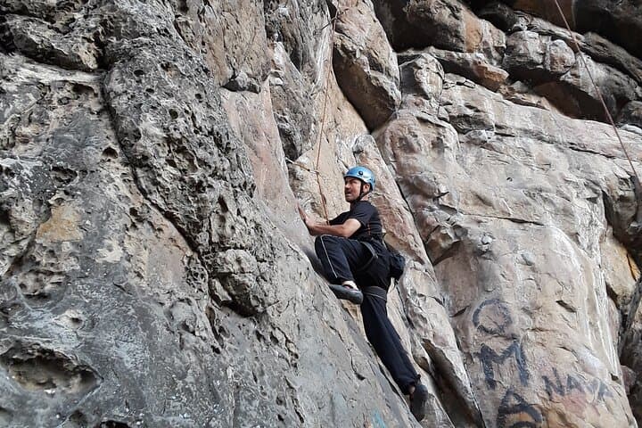 Suesca Rocks: Private Half-Day Rock Climbing Near Bogotá photo 2