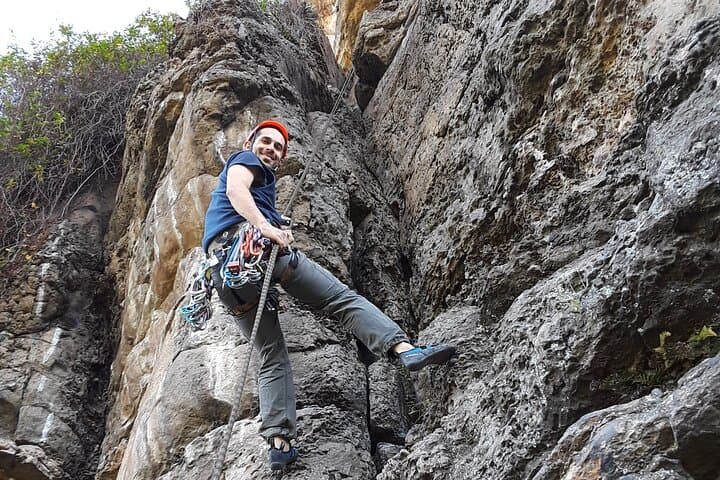 Suesca Rocks: Private Half-Day Rock Climbing Near Bogotá photo 3