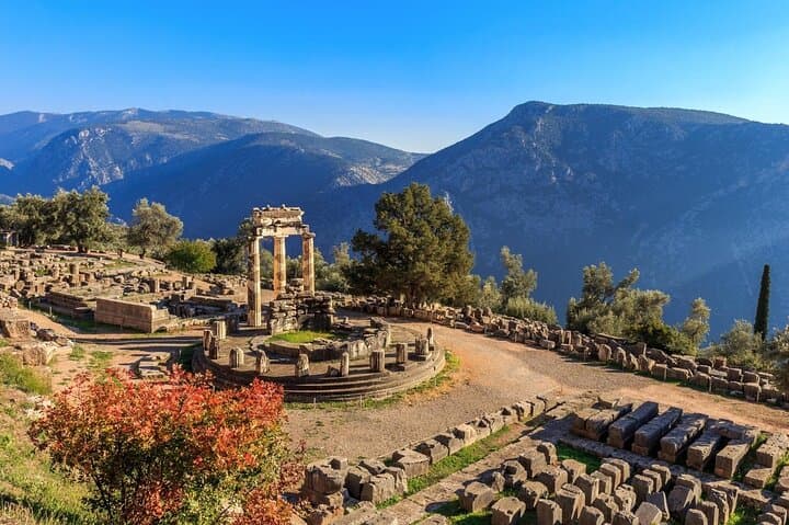 Delphi Private Day Tour from Athens: Visit the Oracle, Museum & Tholos