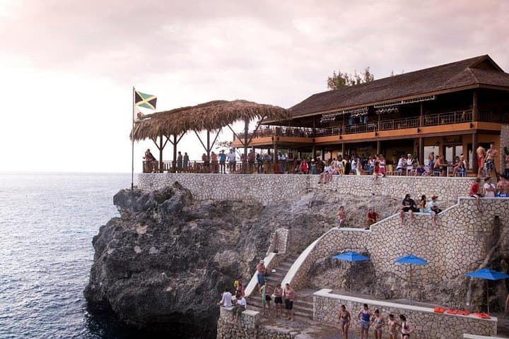 Discover the Thrills of Negril: Beach Bliss and Cliff Jumping photo 2