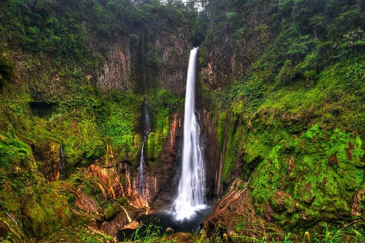 Bajos del Toro Waterfall Trek & Poás Volcano Day Trip from San José photo 3