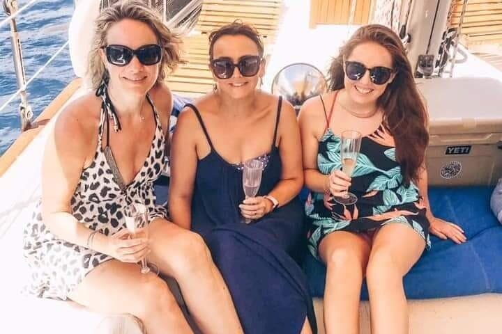 Anne Bonny Daysail: BVI Snorkel, Turtles & Willy T Floating Bar photo 6
