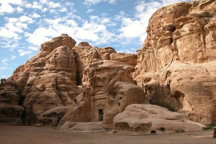 Private 3-Hour Guided Tour of Petra: Siq, Treasury, Royal Tombs photo 2