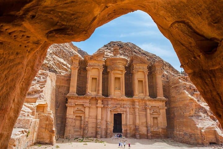 Private 3-Hour Guided Tour of Petra: Siq, Treasury, Royal Tombs photo 3