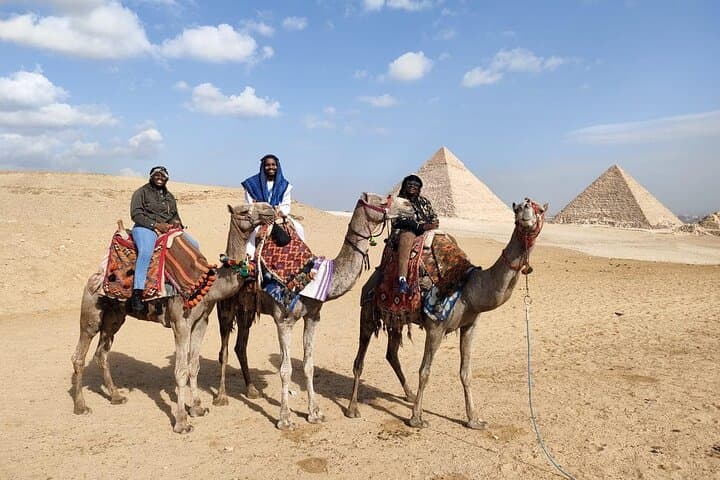 Cairo Day Trip from Sharm El Sheikh: Giza Pyramids & Egyptian Museum
