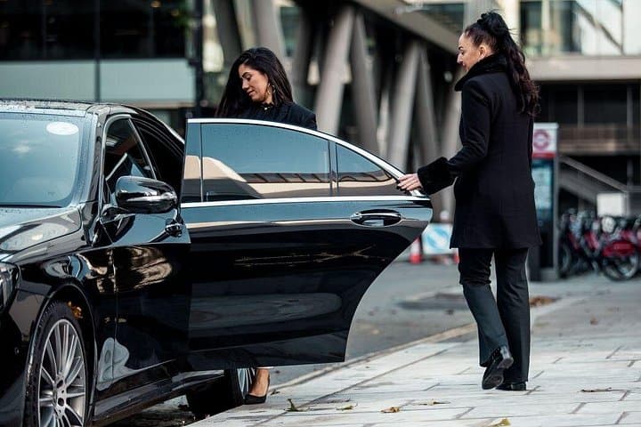 Dubai Airport to Hotel Private Transfer (DXB) — Fast, Wheelchair-Accessible Pickup photo 4