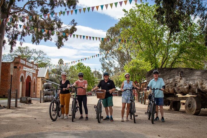 Echuca Scenic Guided E-Bike Tour Along the Murray River