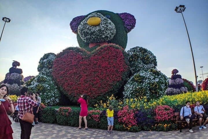 Explore Dubai Miracle Garden: A Vibrant Floral Escape in the Desert photo 4