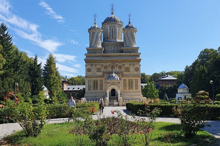 3-Day Private Tour from Bucharest: Wallachia & Transylvania Highlights