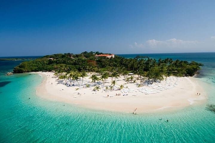 Saona Island Cruise & Private Beach: Day Trip from Bayahibe photo 2
