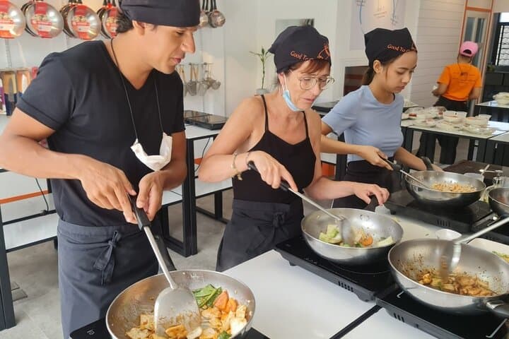 Market-to-Wok: Phuket Cooking Class & Market Tour at Pum Thai photo 4