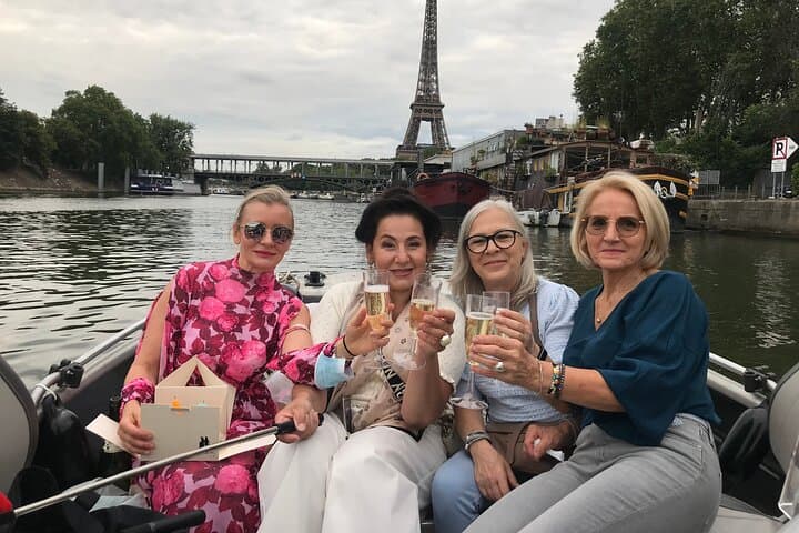 Paris Seine River Private or Shared Boat Tour — 90-Minute Sightseeing Cruise