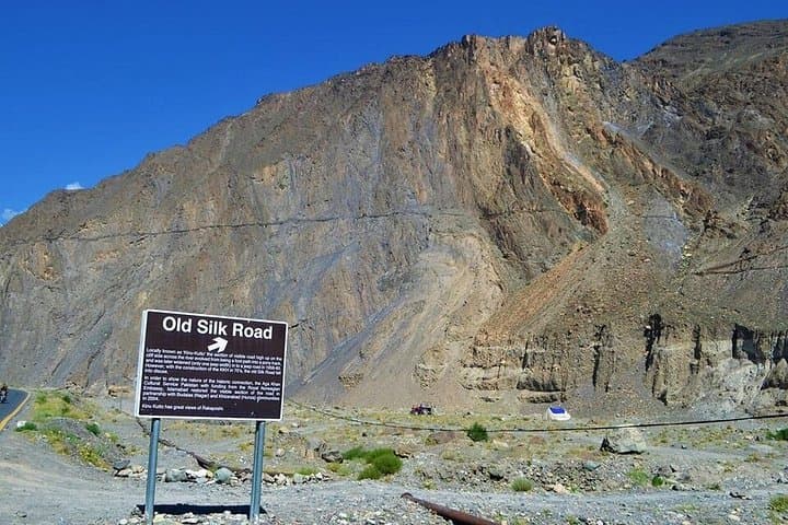 Old Silk Route 10-Day Private Safari: Karakoram Highway, Fairy Meadows & Hunza
