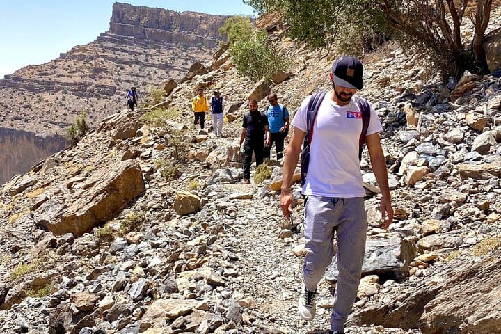 Jebel Shams Balcony Walk & Hidden Lake — Full-Day Guided Tour from Muscat photo 4